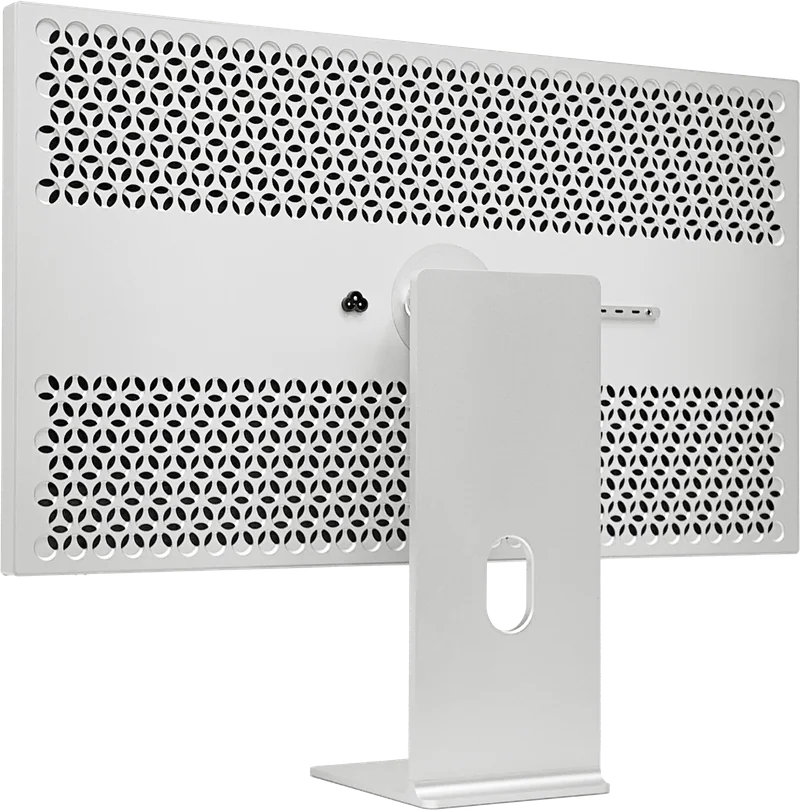 Rückseite des Monitors Kuycon G32P in der Dreiviertelansicht: perforierte Aluminiumrückwand, Netzanschluss, Anschlussleiste und silberner Standfuß