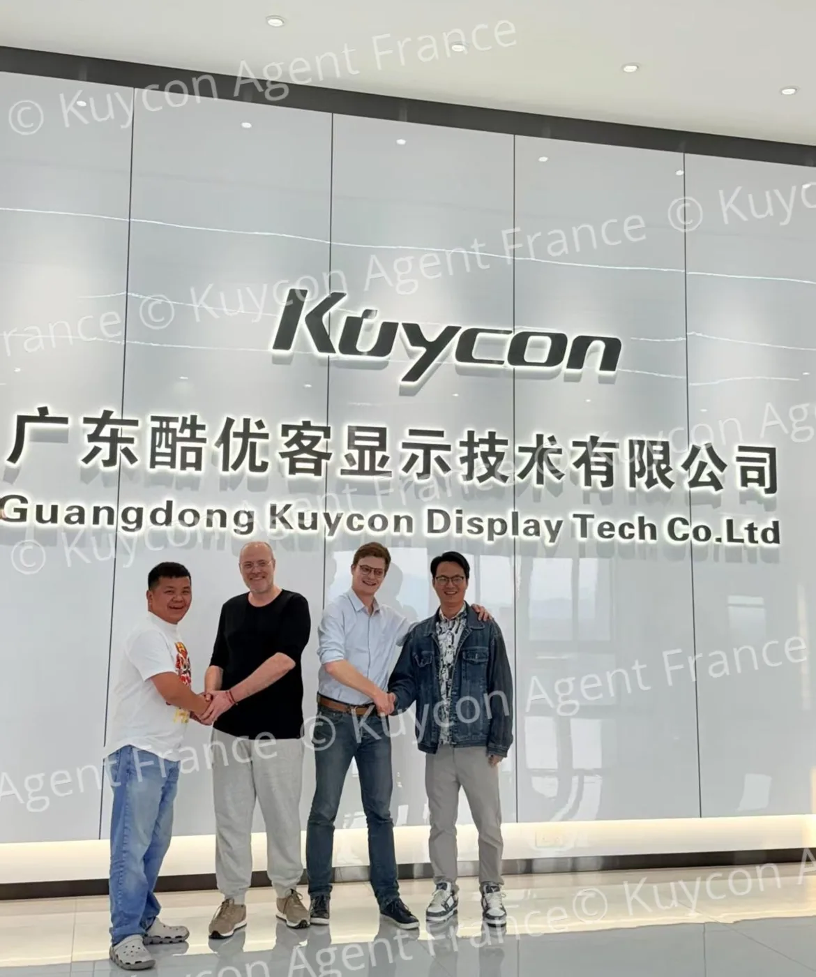 Unser Team zu Besuch im Partnerwerk in Guangdong